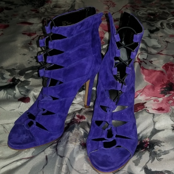 Kenneth Cole heels - Picture 2 of 4